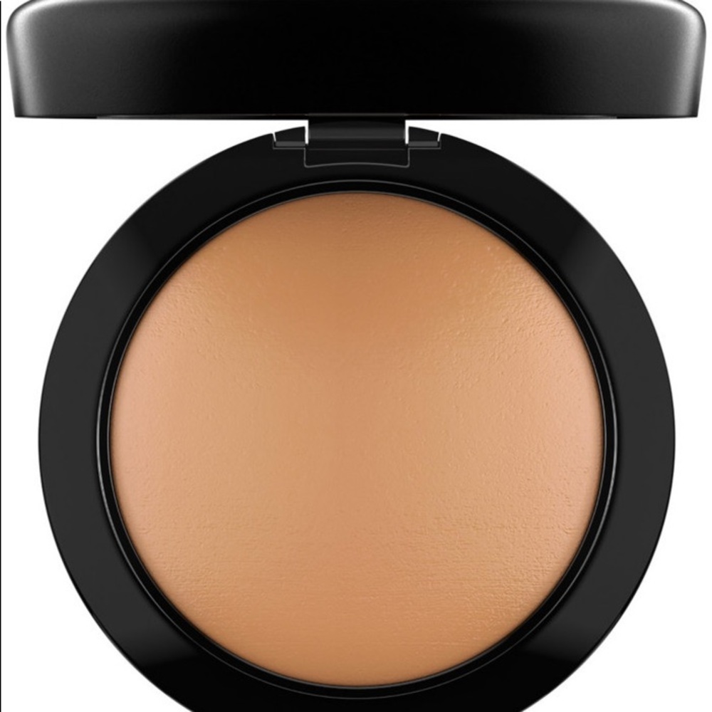 MAC COSMETICS : Mineralize Skinfinish in Medium Plus 💛